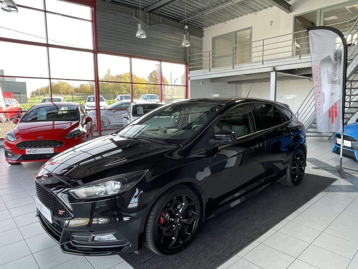 FORD FOCUS ST 2,0 250 FULL BLACK GPS  RECARO  BLUETOOTH ETHANOL E85