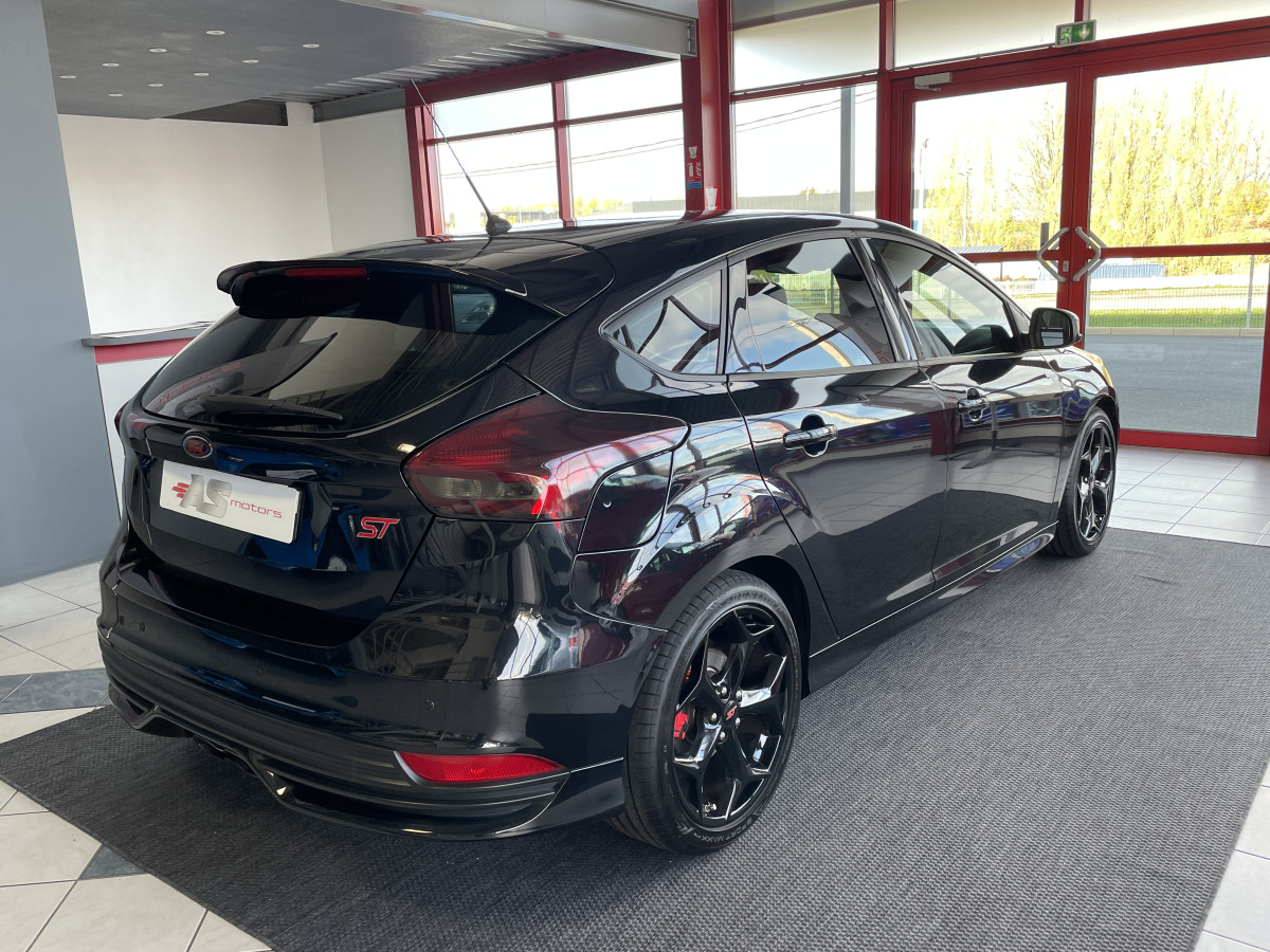 FORD FOCUS ST 2,0 250 FULL BLACK GPS  RECARO  BLUETOOTH ETHANOL E85