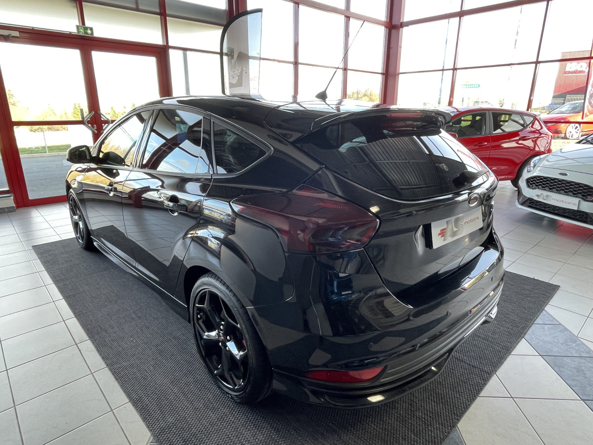 FORD FOCUS ST 2,0 250 FULL BLACK GPS  RECARO  BLUETOOTH ETHANOL E85