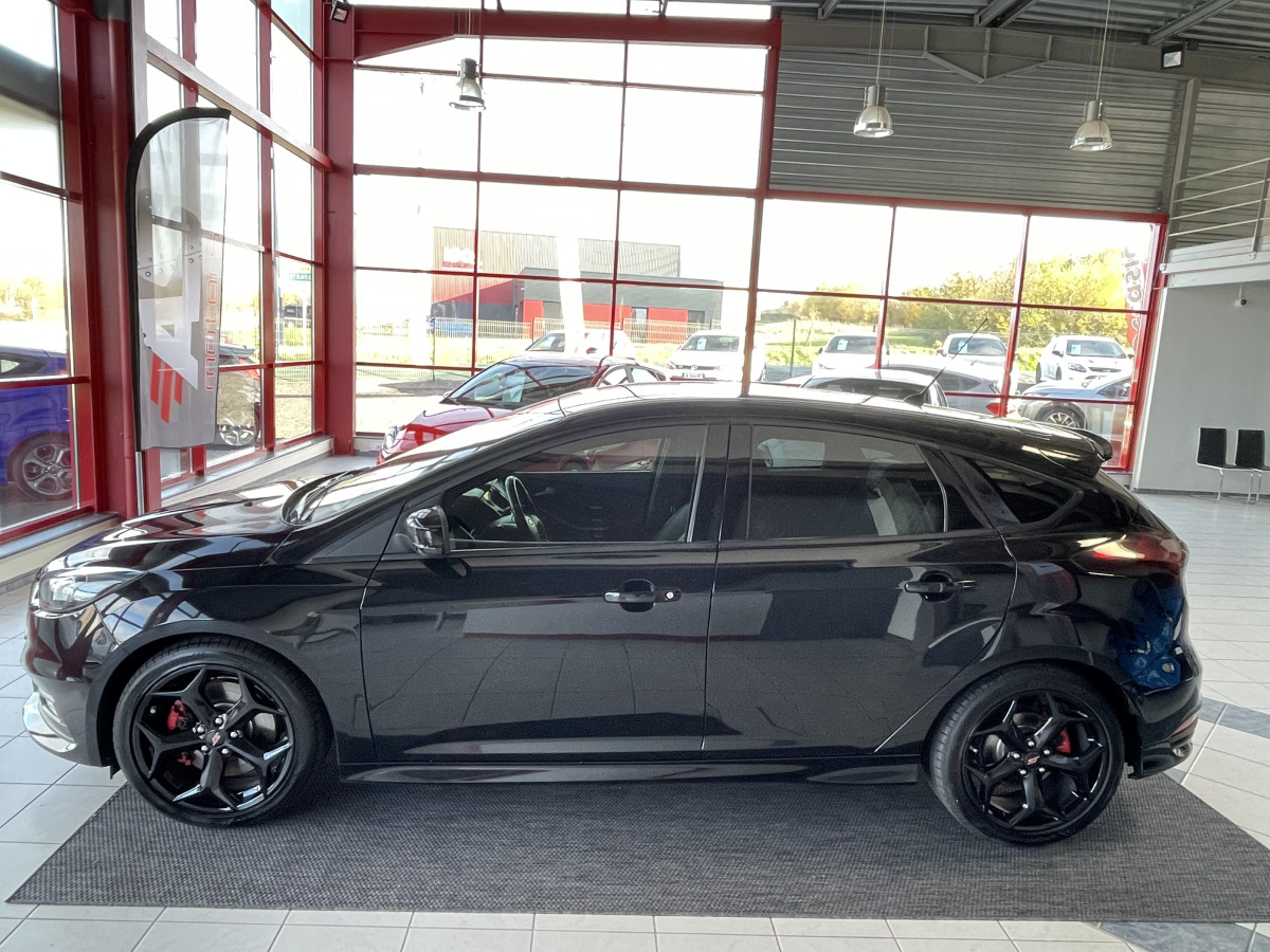 FORD FOCUS ST 2,0 250 FULL BLACK GPS  RECARO  BLUETOOTH ETHANOL E85