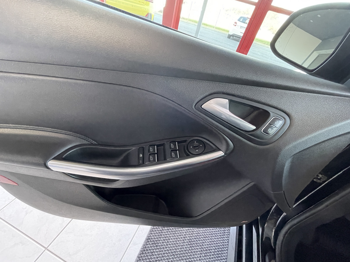 FORD FOCUS ST 2,0 250 FULL BLACK GPS  RECARO  BLUETOOTH ETHANOL E85