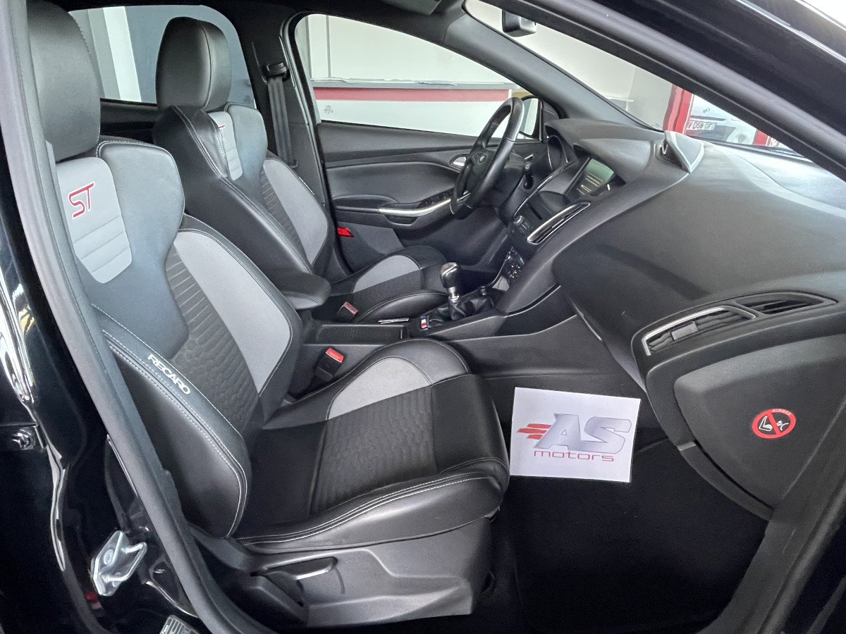 FORD FOCUS ST 2,0 250 FULL BLACK GPS  RECARO  BLUETOOTH ETHANOL E85