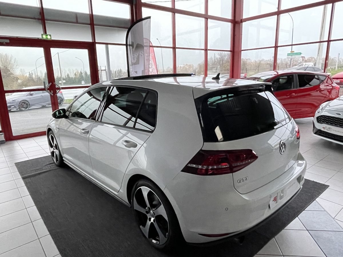 VOLKSWAGEN GOLF 7 GTI 2,0 220 DSG6 GPS TOIT PANO REGULATEUR LIMITEUR BLUETOOTH BI-XENON