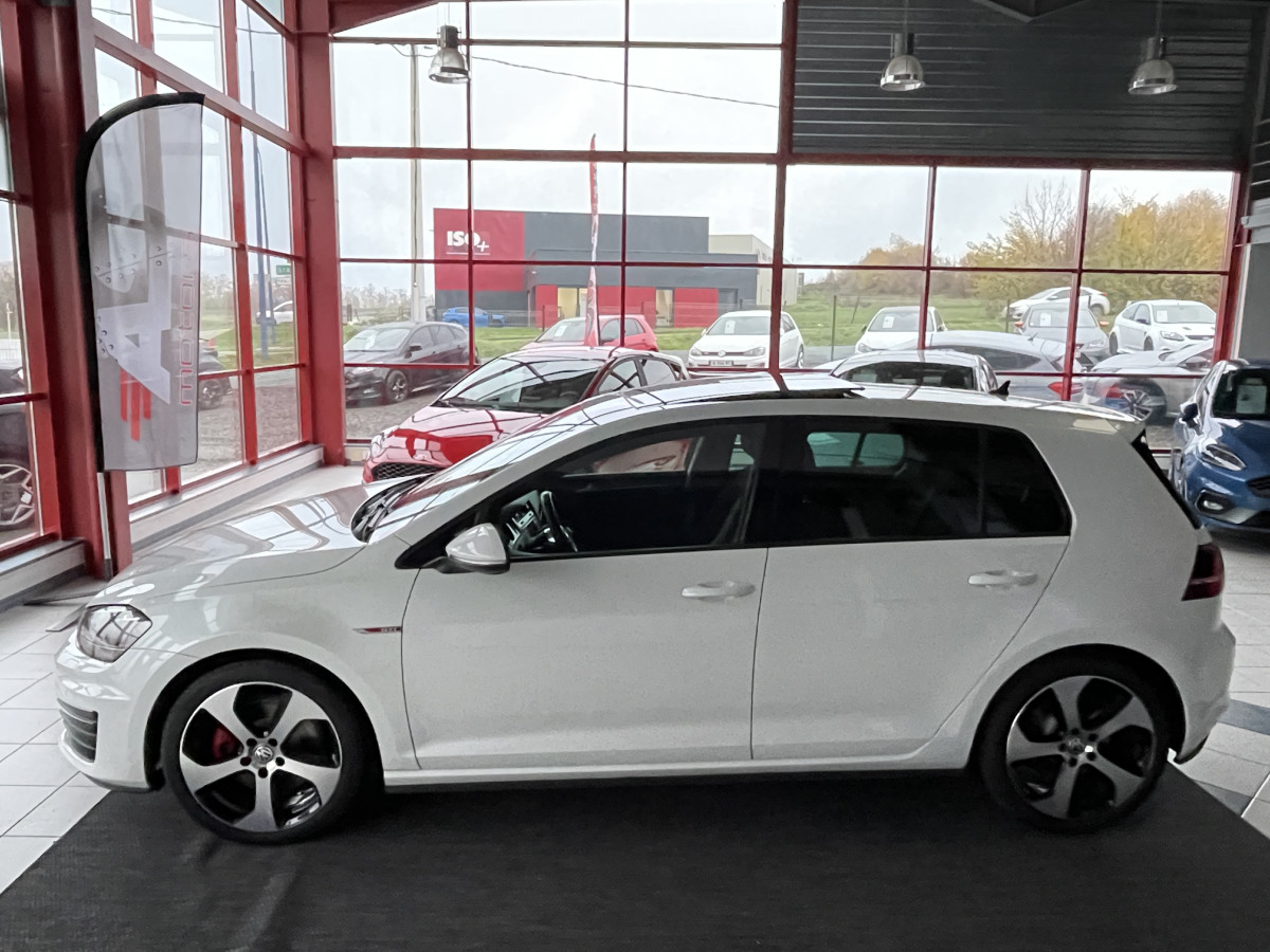 VOLKSWAGEN GOLF 7 GTI 2,0 220 DSG6 GPS TOIT PANO REGULATEUR LIMITEUR BLUETOOTH BI-XENON