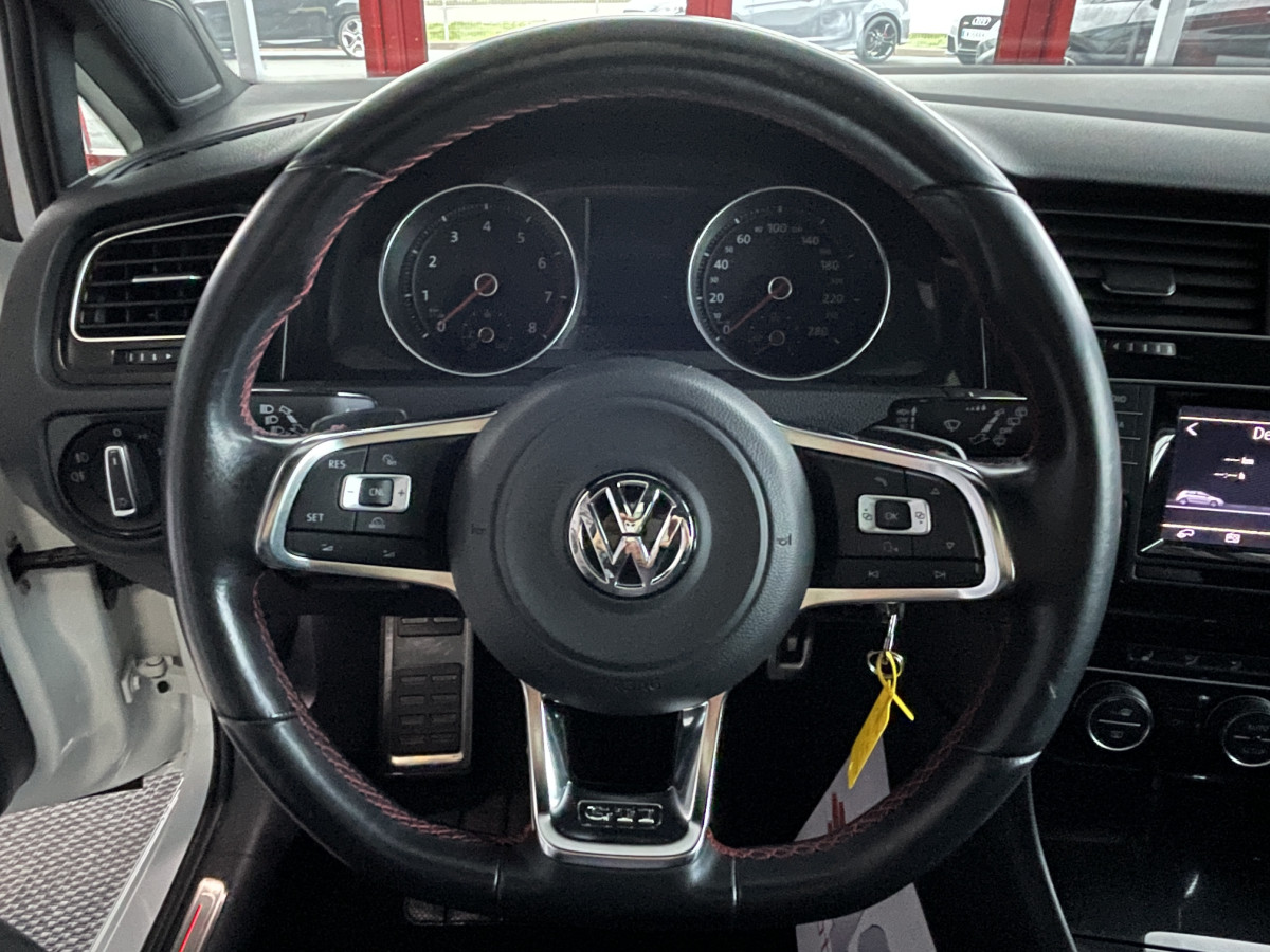 VOLKSWAGEN GOLF 7 GTI 2,0 220 DSG6 GPS TOIT PANO REGULATEUR LIMITEUR BLUETOOTH BI-XENON