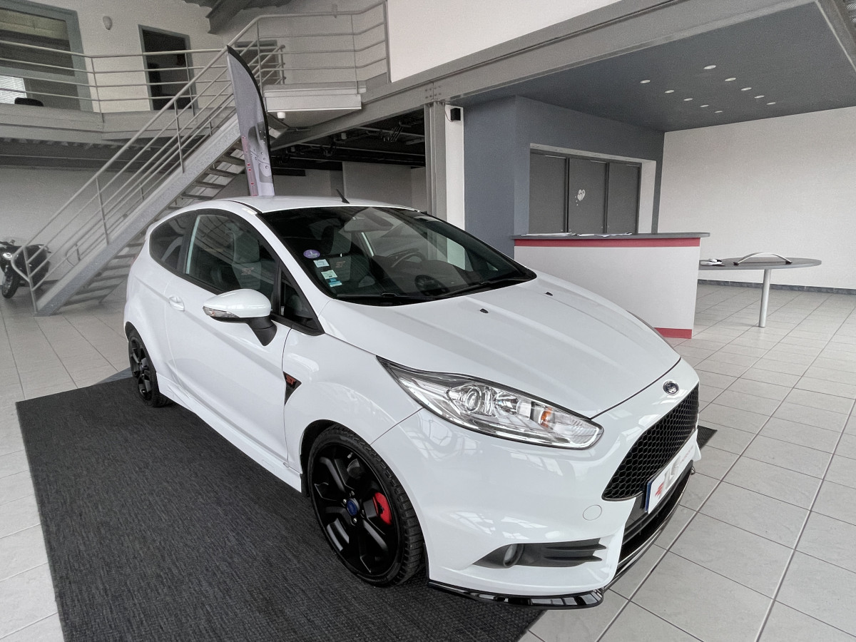 FORD FIESTA ST 1,6 182 FULL OPTIONS PACK PERF GPS CAMERA REGULATEUR KEYLESS EXCELLENT ETAT