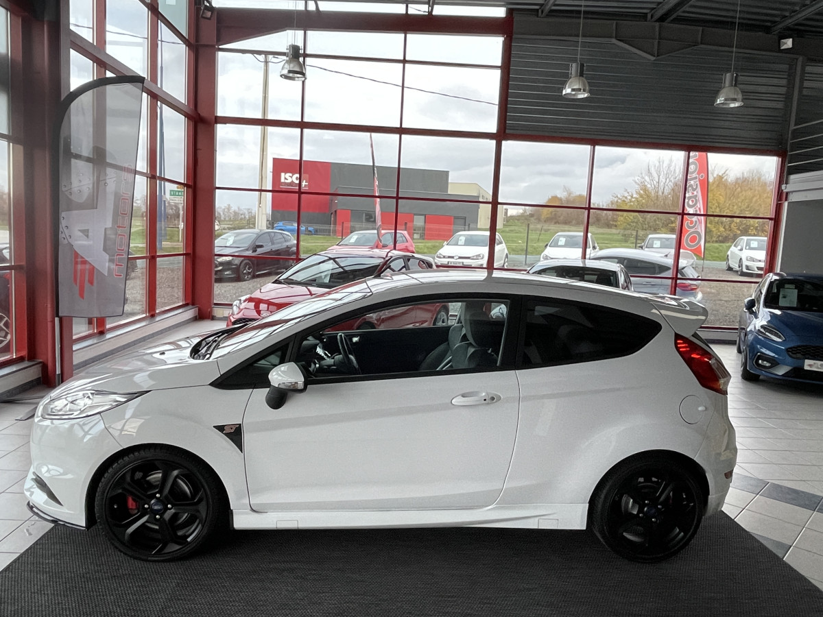 FORD FIESTA ST 1,6 182 FULL OPTIONS PACK PERF GPS CAMERA REGULATEUR KEYLESS EXCELLENT ETAT