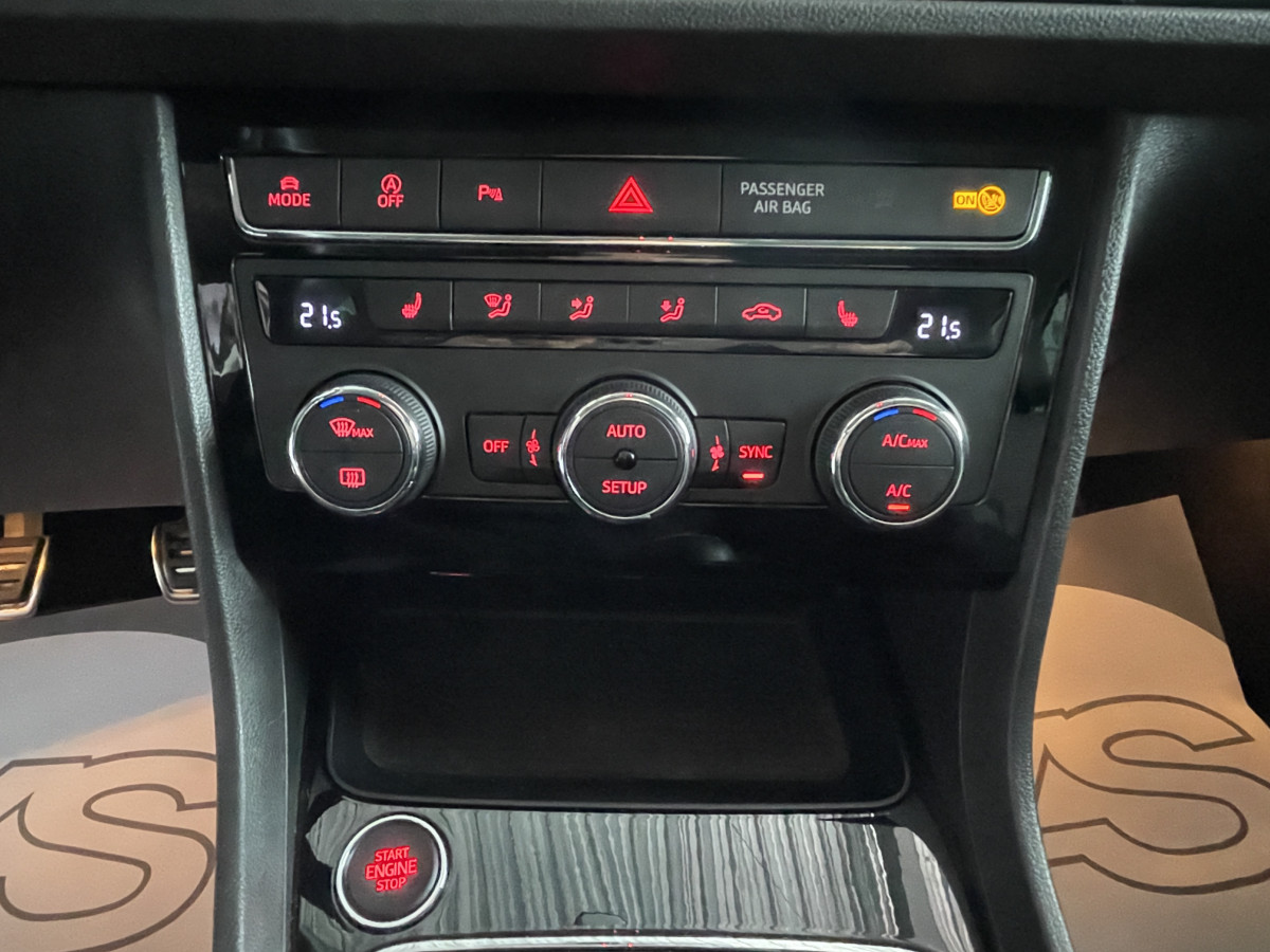 SEAT LEON FR 1,5 TSI 150 GPS CAMERA APPLE CARPLAY REGULATEUR FEUX LED DIGITAL COCKPIT ETAT NEUF