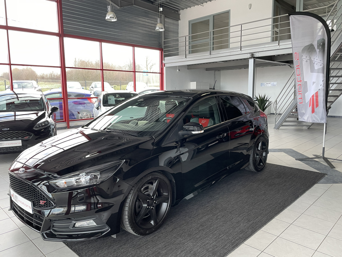 FORD FOCUS ST 2,0 250 FULL BLACK GPS  REGULATEUR PACK HIVER RECARO  BLUETOOTH EXCELLENT ETAT