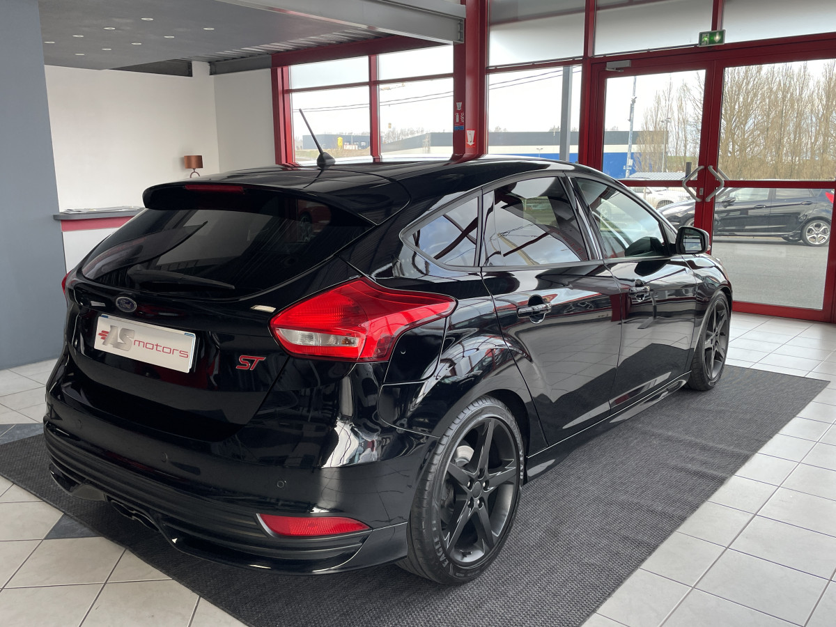 FORD FOCUS ST 2,0 250 FULL BLACK GPS  REGULATEUR PACK HIVER RECARO  BLUETOOTH EXCELLENT ETAT