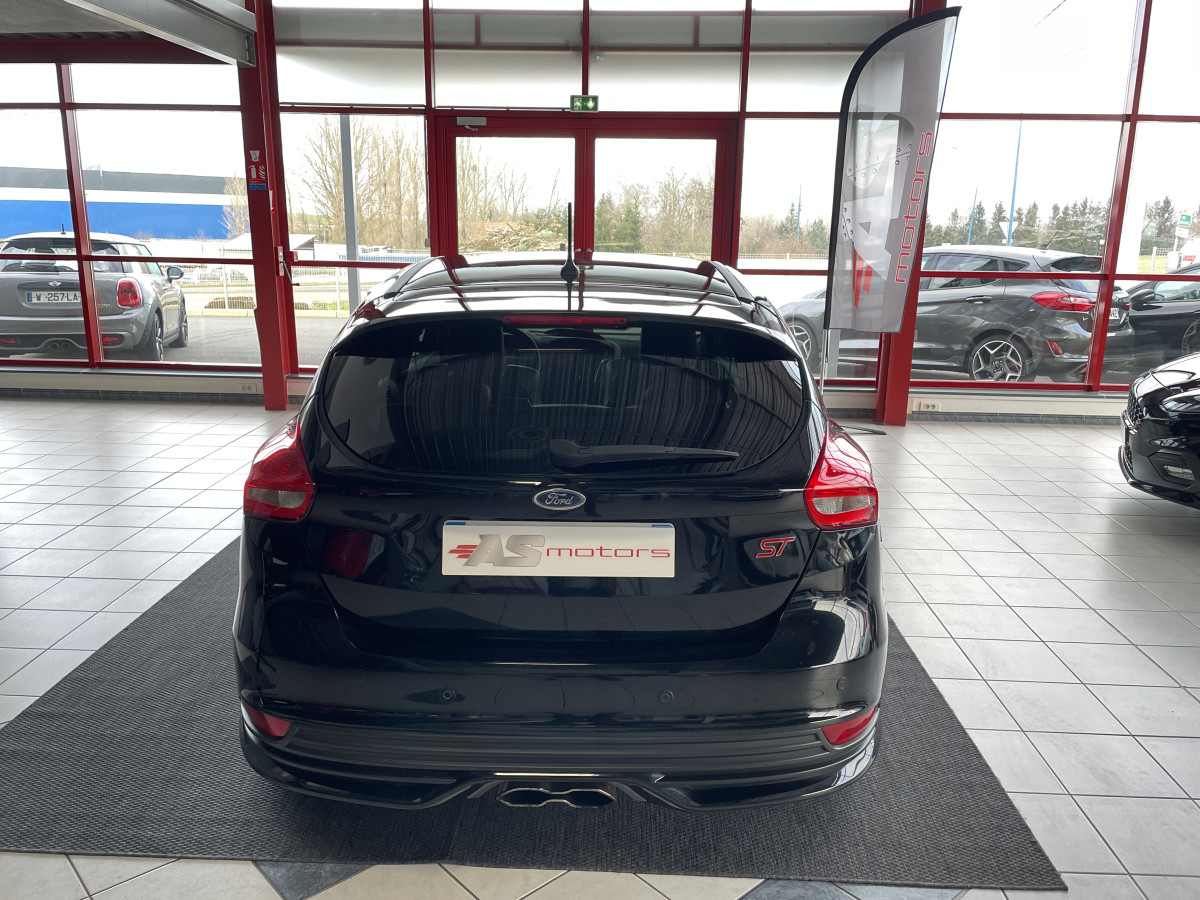 FORD FOCUS ST 2,0 250 FULL BLACK GPS  REGULATEUR PACK HIVER RECARO  BLUETOOTH EXCELLENT ETAT