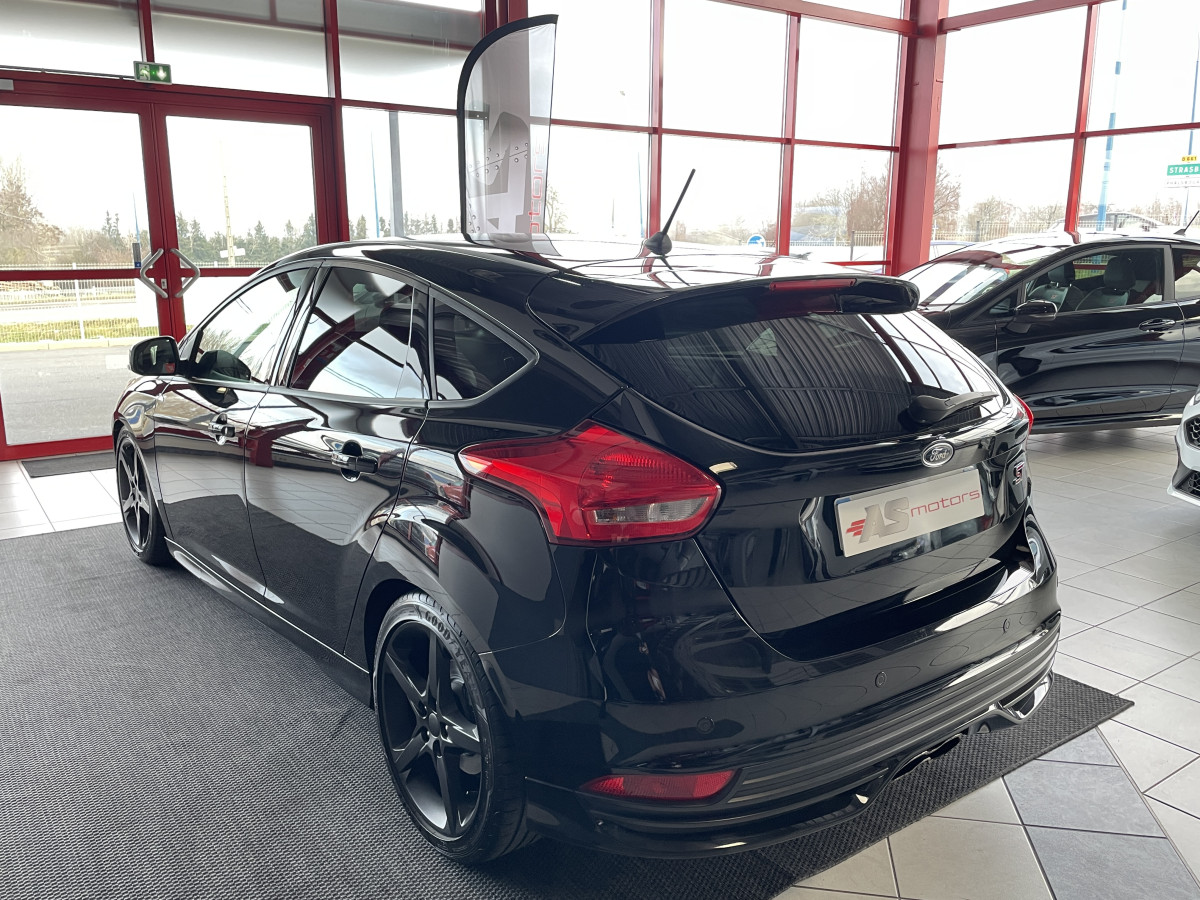 FORD FOCUS ST 2,0 250 FULL BLACK GPS  REGULATEUR PACK HIVER RECARO  BLUETOOTH EXCELLENT ETAT