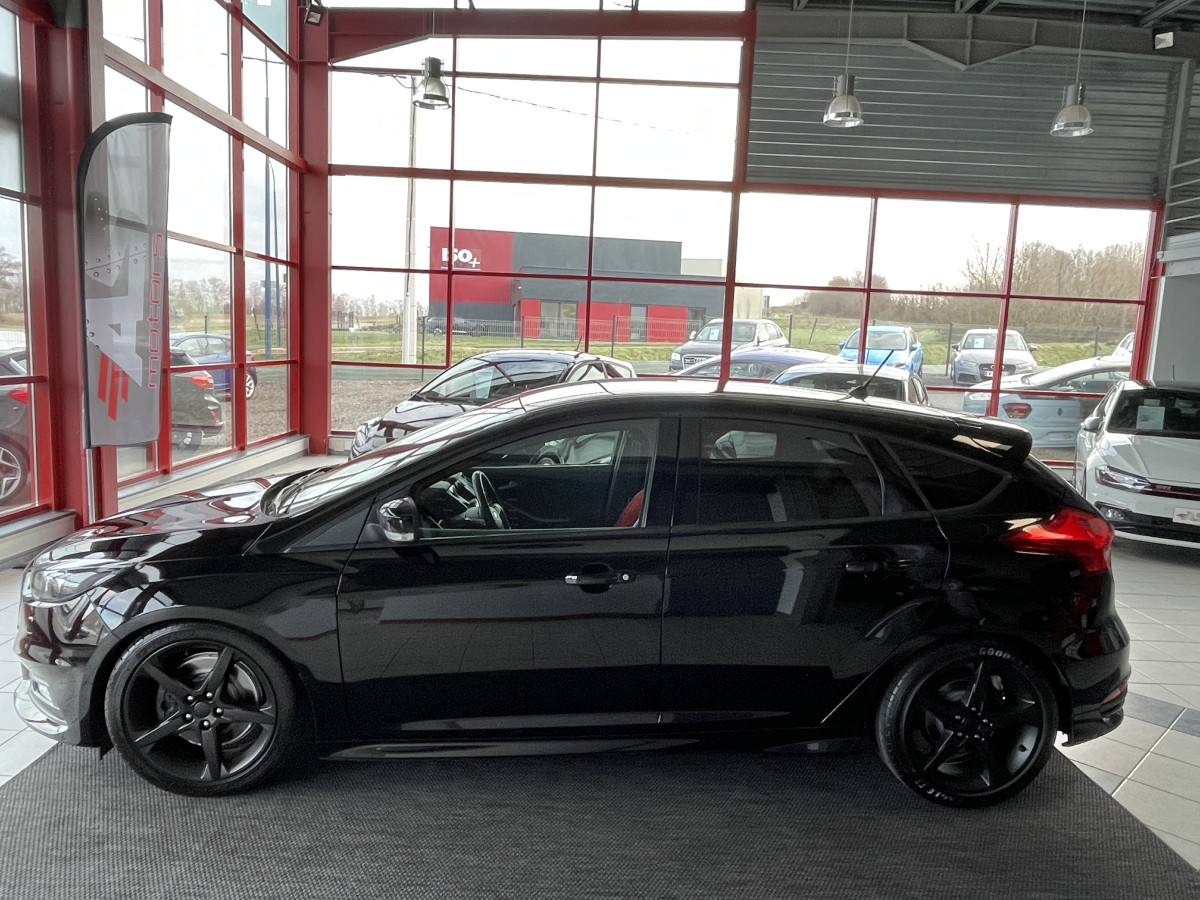 FORD FOCUS ST 2,0 250 FULL BLACK GPS  REGULATEUR PACK HIVER RECARO  BLUETOOTH EXCELLENT ETAT