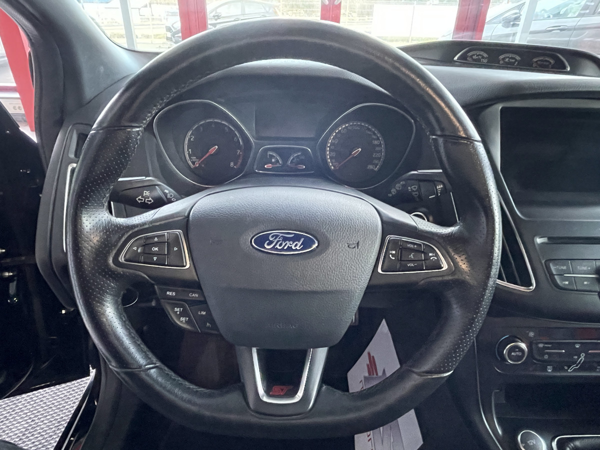 FORD FOCUS ST 2,0 250 FULL BLACK GPS  REGULATEUR PACK HIVER RECARO  BLUETOOTH EXCELLENT ETAT