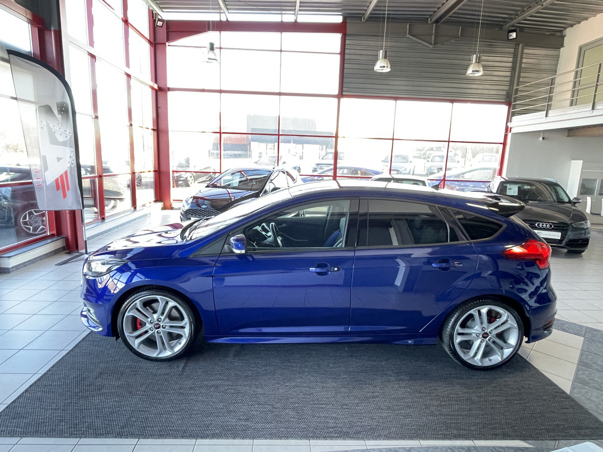 FORD FOCUS ST 2,0 250 GPS  CAMERA REGULATEUR RECARO CUIR KEYLESS EXCELLENT ETAT