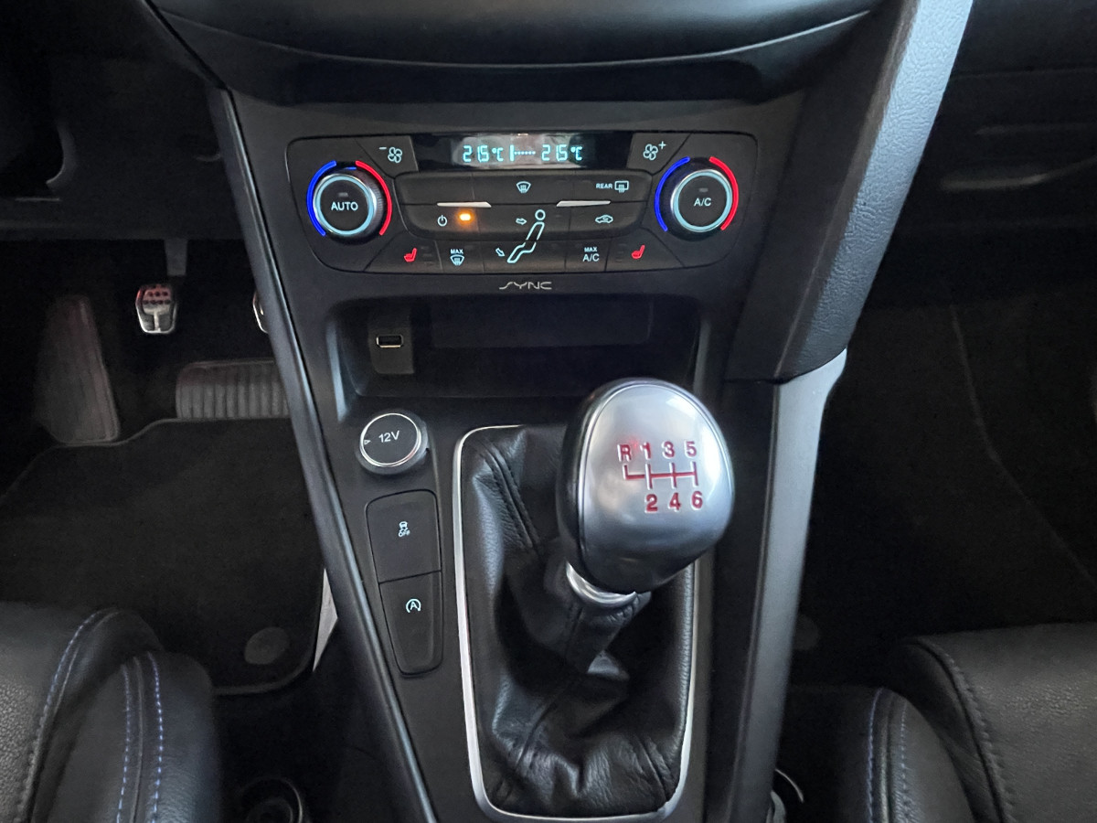 FORD FOCUS ST 2,0 250 GPS  CAMERA REGULATEUR RECARO CUIR KEYLESS EXCELLENT ETAT