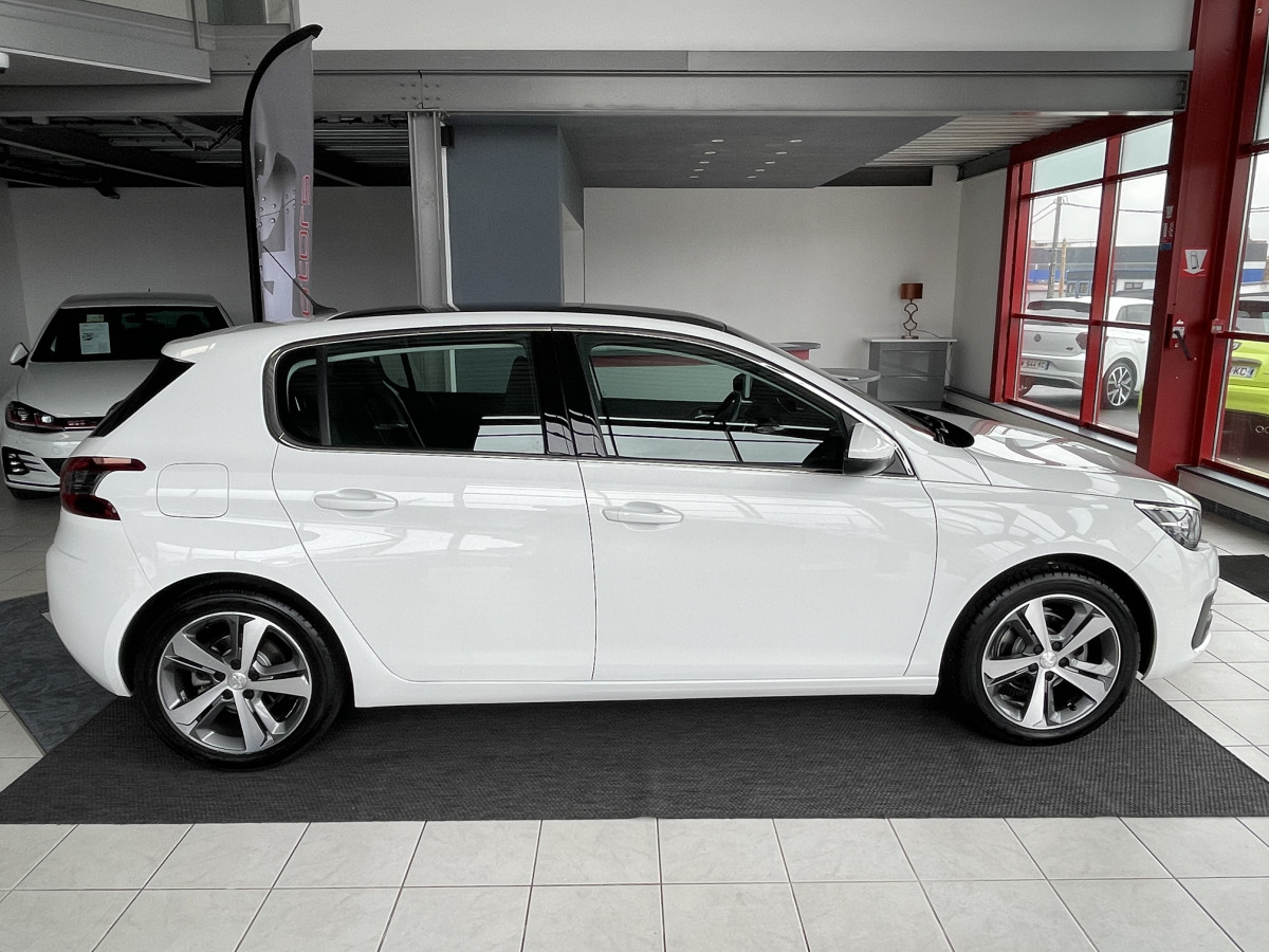 PEUGEOT 308 1,2 PURETECH 130 EAT8 TYPE ALLURE GPS TOIT PANO REGULATEUR ATTELAGE EXCELLENT ETAT