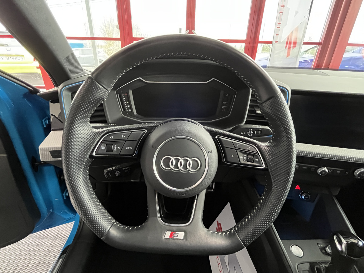 AUDI A1 SPORTBACK  40 TFSI 200  FULL S-LINE DSG6 GPS KEYLESS ACC DIGITAL COCKPIT  DRIVE SELECT BLEU TURBO ETAT NEUF