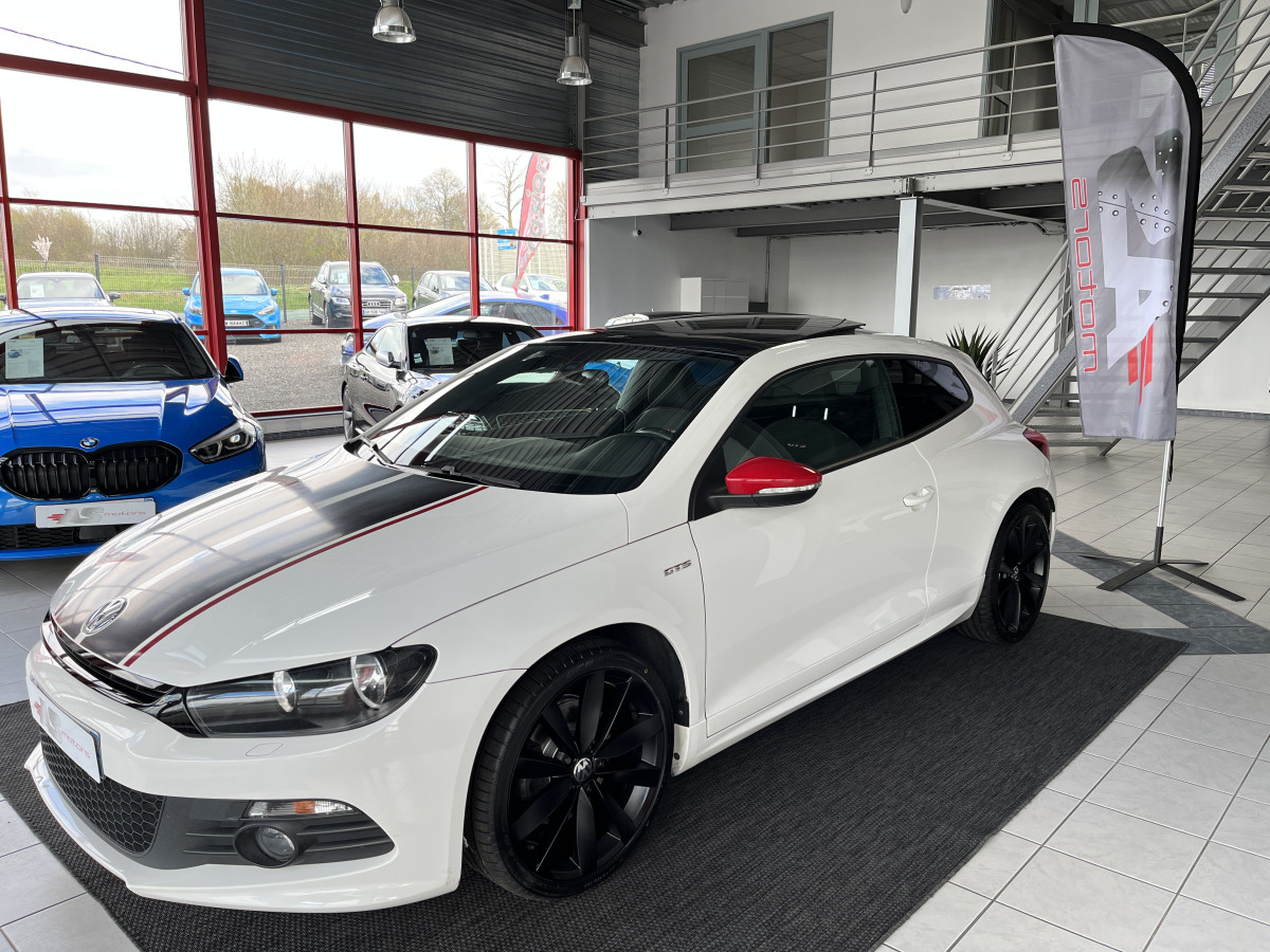 VOLKSWAGEN SCIROCCO GTS 1,4 TSI 160 GPS REGULATEUR  TOIT PANORAMIQUE EXCELLENT ETAT