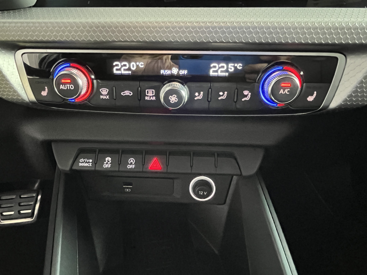 AUDI A1 SPORTBACK  40 TFSI 200  FULL S-LINE DSG6 GPS LIMITEUR DIGITAL COCKPIT DRIVE SELECT BLUETOOTH  ETAT NEUF