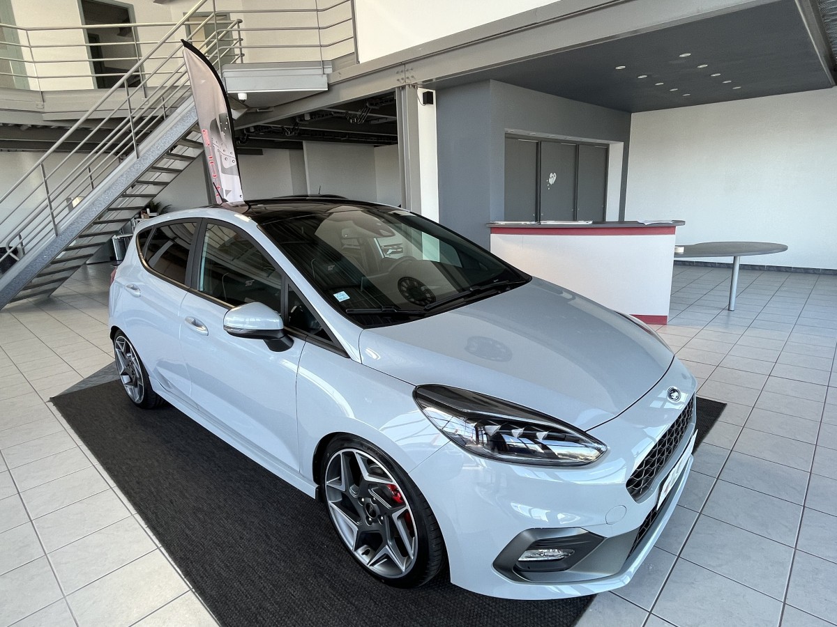 FORD FIESTA 200 1,5 200 PACK PERF TOIT PANO  GPS  APPLE CARPLAY HIFI B&O REGULATEUR KEYLESS PACK HIVER ETAT NEUF