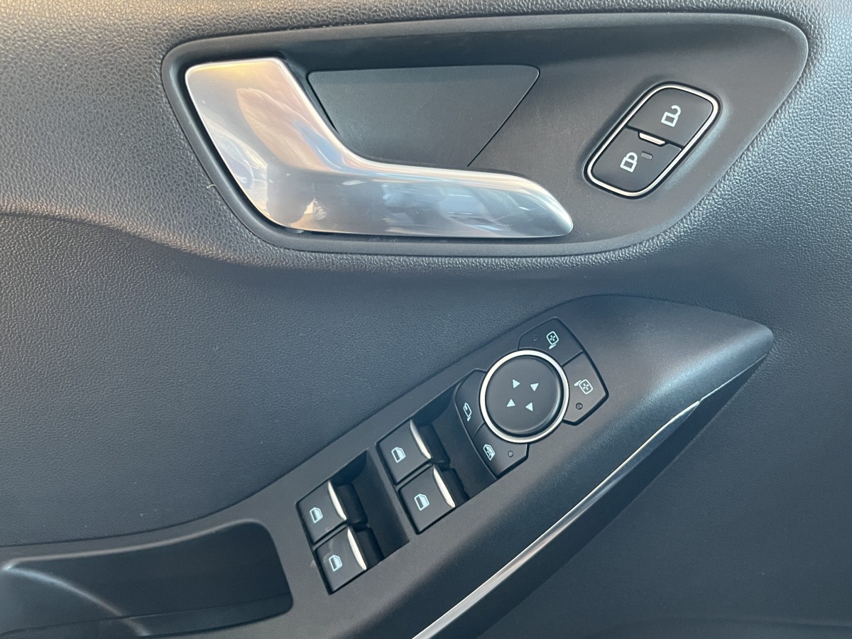 FORD FIESTA 200 1,5 200 PACK PERF TOIT PANO  GPS  APPLE CARPLAY HIFI B&O REGULATEUR KEYLESS PACK HIVER ETAT NEUF