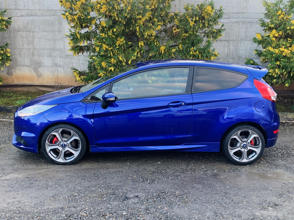 FORD FIESTA ST 1,6 TURBO 182