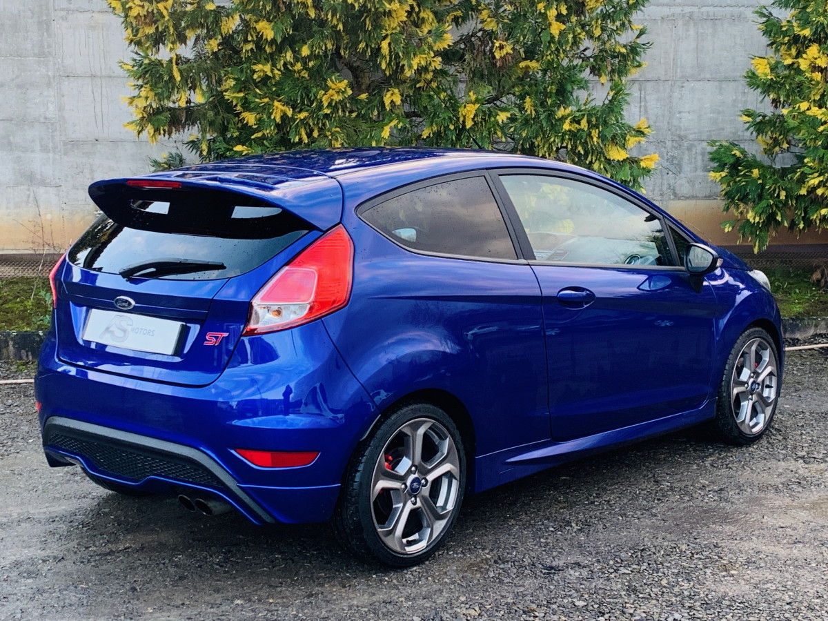 FORD FIESTA ST 1,6 TURBO 182