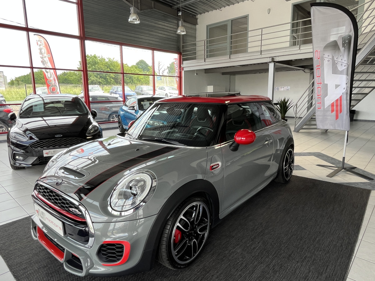 MINI COOPER JOHN COOPER WORKS 2,0 231 GPS TOIT PANO KEYLESS BLUETOOTH REGULATEUR FEUX FULL LED FULL OPTIONS