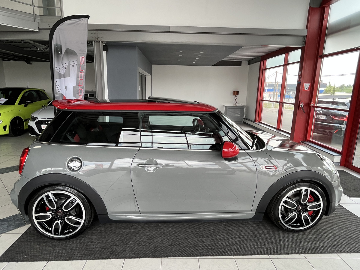 MINI COOPER JOHN COOPER WORKS 2,0 231 GPS TOIT PANO KEYLESS BLUETOOTH REGULATEUR FEUX FULL LED FULL OPTIONS