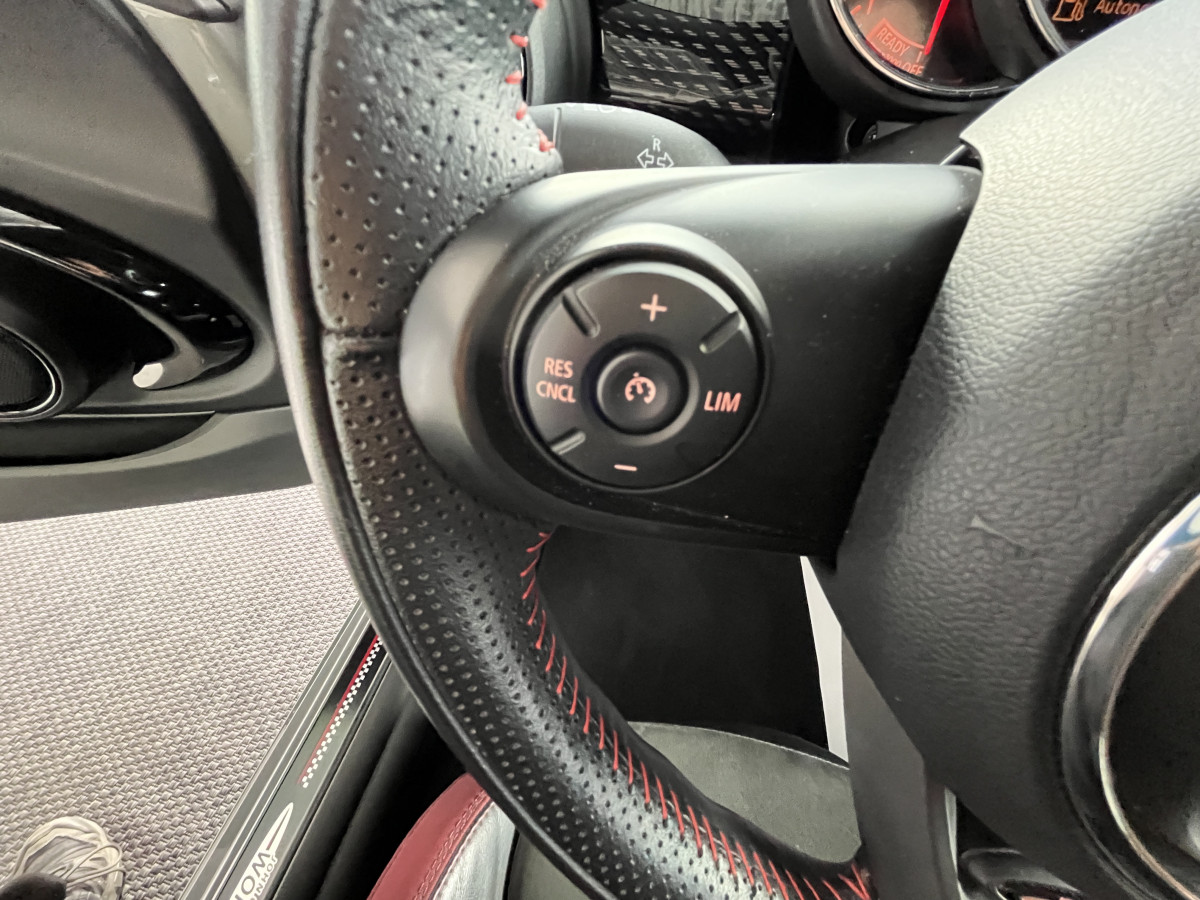 MINI COOPER JOHN COOPER WORKS 2,0 231 GPS TOIT PANO KEYLESS BLUETOOTH REGULATEUR FEUX FULL LED FULL OPTIONS