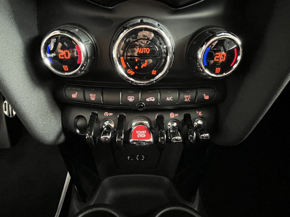 MINI COOPER JOHN COOPER WORKS 2,0 231 GPS TOIT PANO KEYLESS BLUETOOTH REGULATEUR FEUX FULL LED FULL OPTIONS