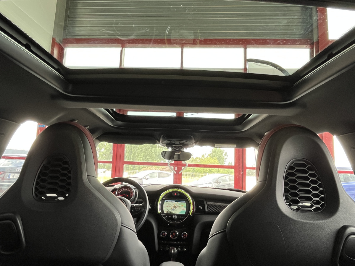 MINI COOPER JOHN COOPER WORKS 2,0 231 GPS TOIT PANO KEYLESS BLUETOOTH REGULATEUR FEUX FULL LED FULL OPTIONS