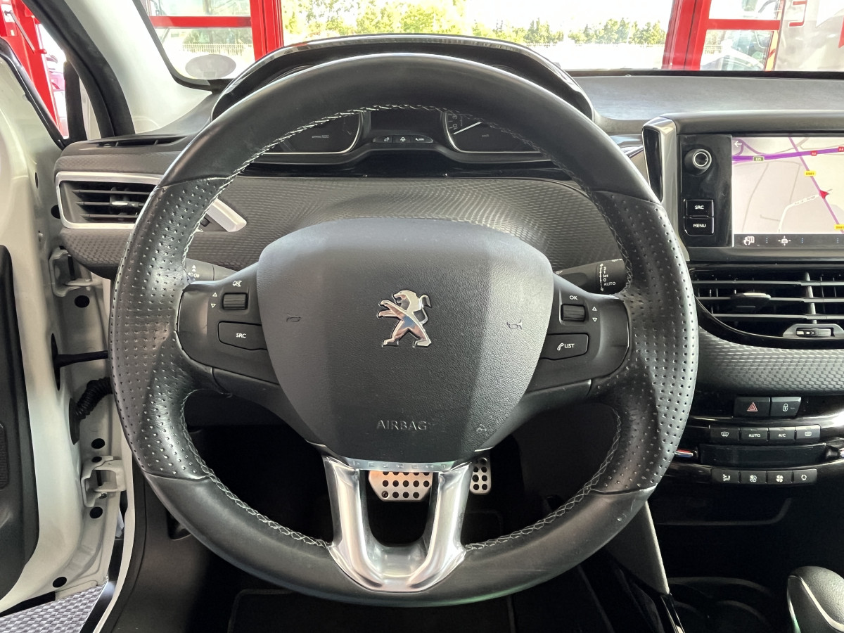 PEUGEOT 2008 1,2 110 CROSSWAY EAT6 GPS  TOIT PANORAMIQUE CAMERA REGULATEUR PACK GRIP CONTROL APPLE CARPLAY EXCELLENT ETAT