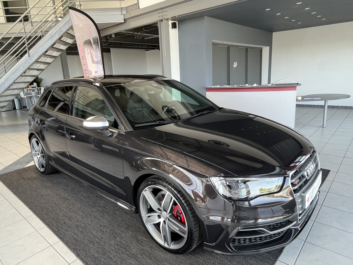 AUDI S3 SPORTBACK 2,0 TFSI 300  GPS ACC  TOIT PANORAMIQUE  KEYLESS REGULATEUR SIEGES SPORT RS  FEUX FULL LED DRIVE SELECT PARK PILOT EXCELLENT ETAT