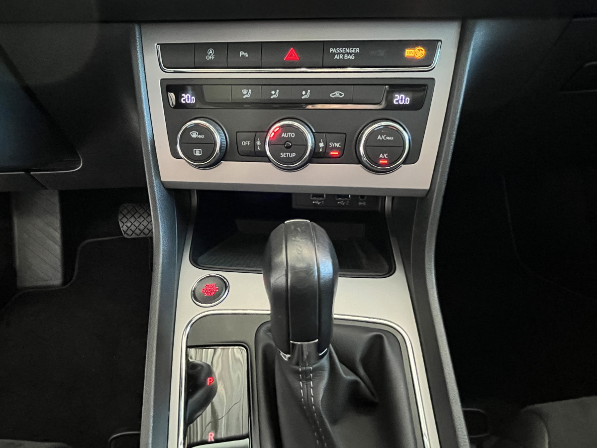 SEAT LEON XCELLENCE 1,5 TSI 150 DSG7 TOIT PANO GPS CAMERA  REGULATEUR DIGITAL COCKPIT KEYLESS CARPLAY EXCELLENT ETAT