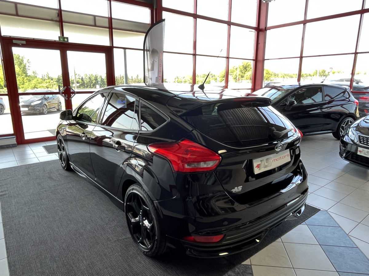 FORD FOCUS ST 2,0 250 TOIT OUVRANT GPS CAMERA  RECARO REGULATEUR  PACK HIVER BLUETOOTH FULL BLACK EXCELLENT ETAT