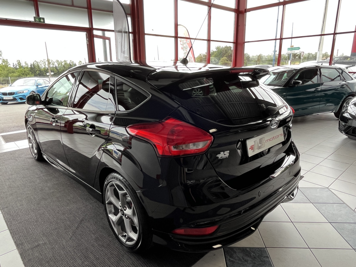 FORD FOCUS ST 2,0 250 GPS RECARO REGULATEUR PACK HIVER BLUETOOTH BI-XENON APPLE CARPLAY  EXCELLENT ETAT