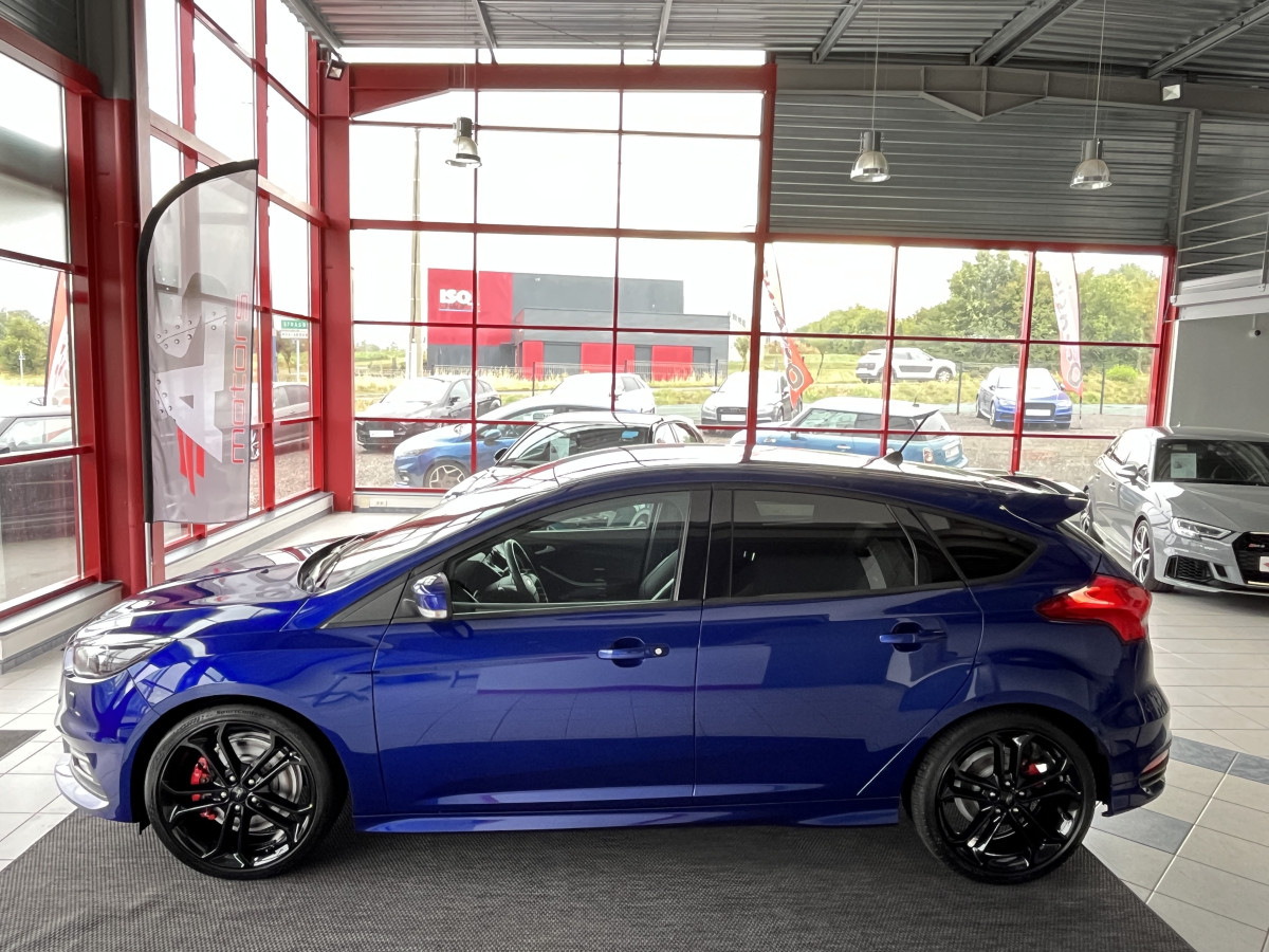 FORD FOCUS ST 2,0 250 GPS CAMERA SONY  RECARO CUIR BI-XENON PACK HIVER BLUETOOTH EXCELLENT ETAT