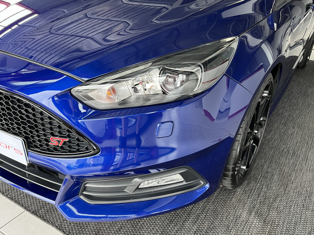 FORD FOCUS ST 2,0 250 GPS CAMERA SONY  RECARO CUIR BI-XENON PACK HIVER BLUETOOTH EXCELLENT ETAT