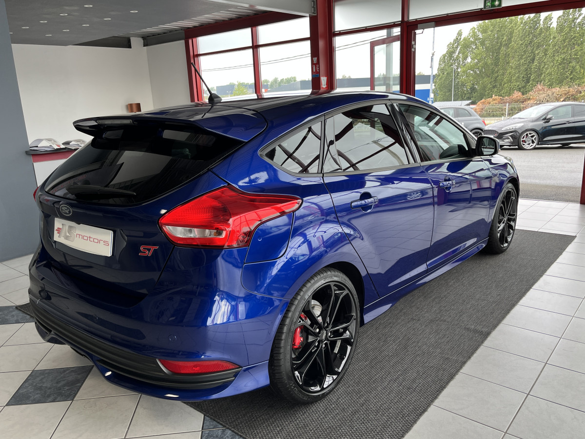 FORD FOCUS ST 2,0 250 GPS CAMERA SONY  RECARO CUIR BI-XENON PACK HIVER BLUETOOTH EXCELLENT ETAT