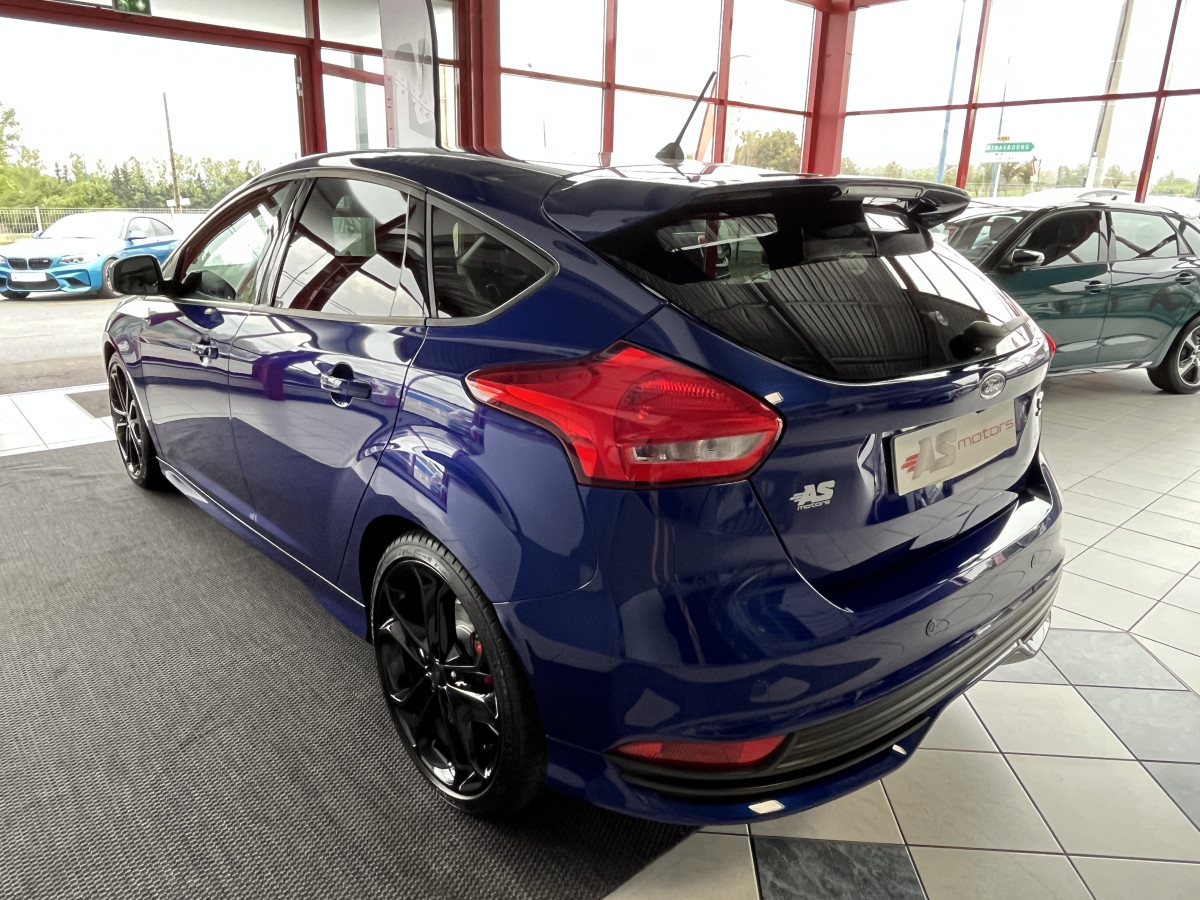 FORD FOCUS ST 2,0 250 GPS CAMERA SONY  RECARO CUIR BI-XENON PACK HIVER BLUETOOTH EXCELLENT ETAT