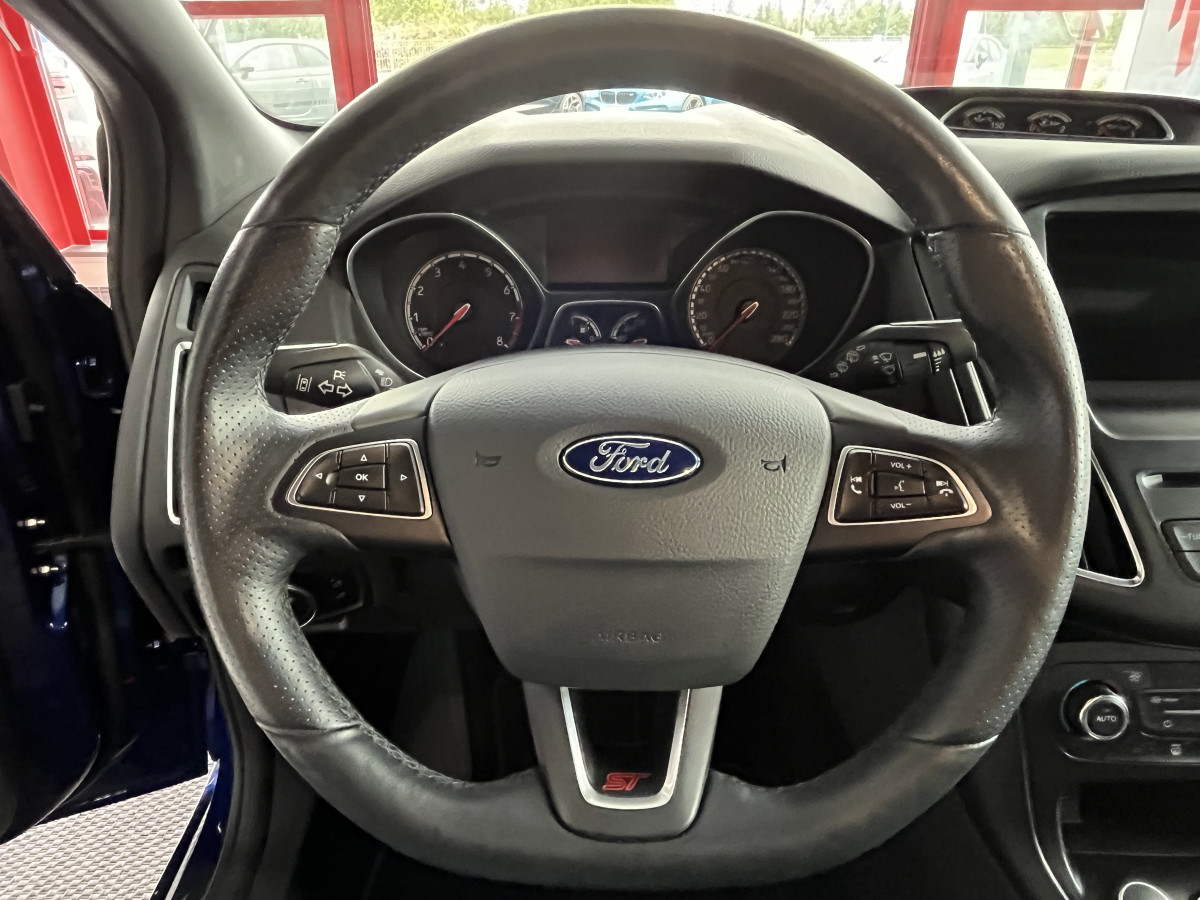 FORD FOCUS ST 2,0 250 GPS CAMERA SONY  RECARO CUIR BI-XENON PACK HIVER BLUETOOTH EXCELLENT ETAT