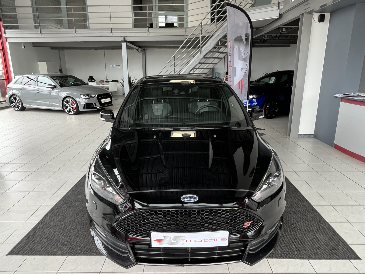 FORD FOCUS ST 2,0 250 FULL BLACK GPS REGULATEUR PACK HIVER BI- XENON RECARO KEYLESS HIFI SONY BLUETOOTH EXCELLENT ETAT