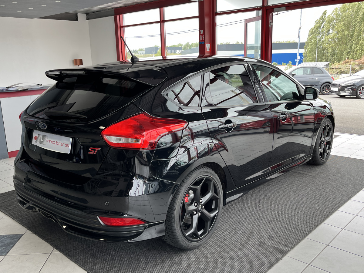 FORD FOCUS ST 2,0 250 FULL BLACK GPS REGULATEUR PACK HIVER BI- XENON RECARO KEYLESS HIFI SONY BLUETOOTH EXCELLENT ETAT