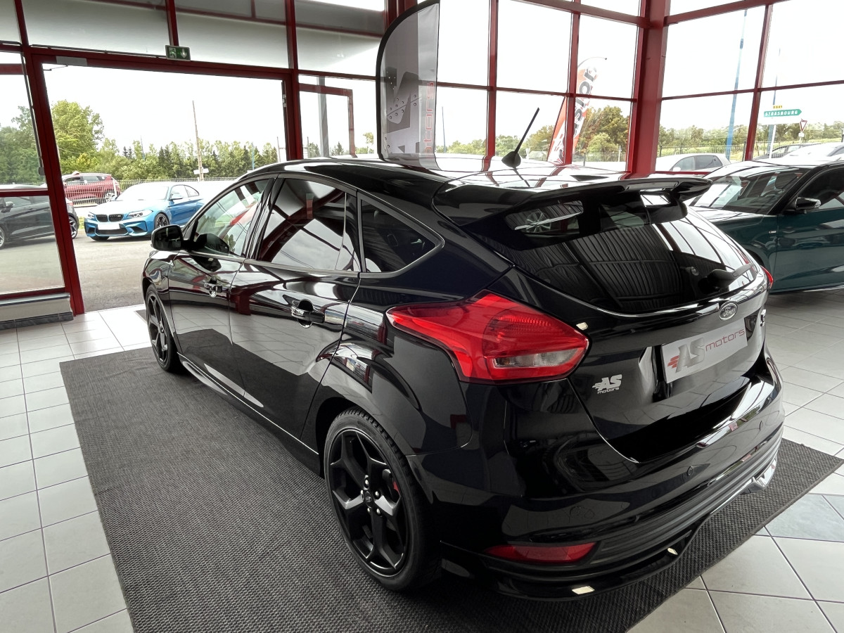 FORD FOCUS ST 2,0 250 FULL BLACK GPS REGULATEUR PACK HIVER BI- XENON RECARO KEYLESS HIFI SONY BLUETOOTH EXCELLENT ETAT