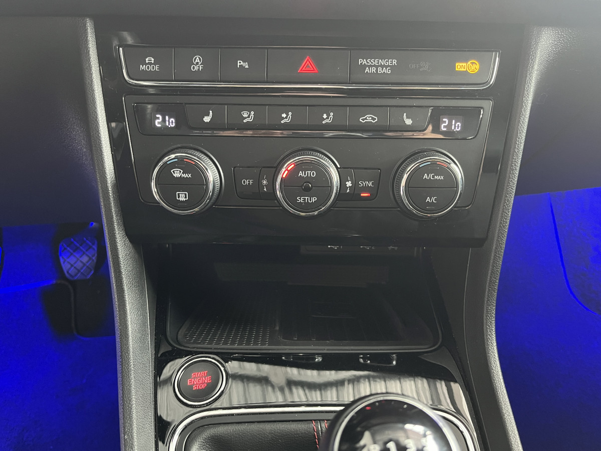 SEAT LEON FR 1,5 TSI 150 GPS APPLE CARPLAY HIFI BEATS KEYLESS REGULATEUR FULL LED SEZT DRIVE PROFILE EXCELLENT ETAT