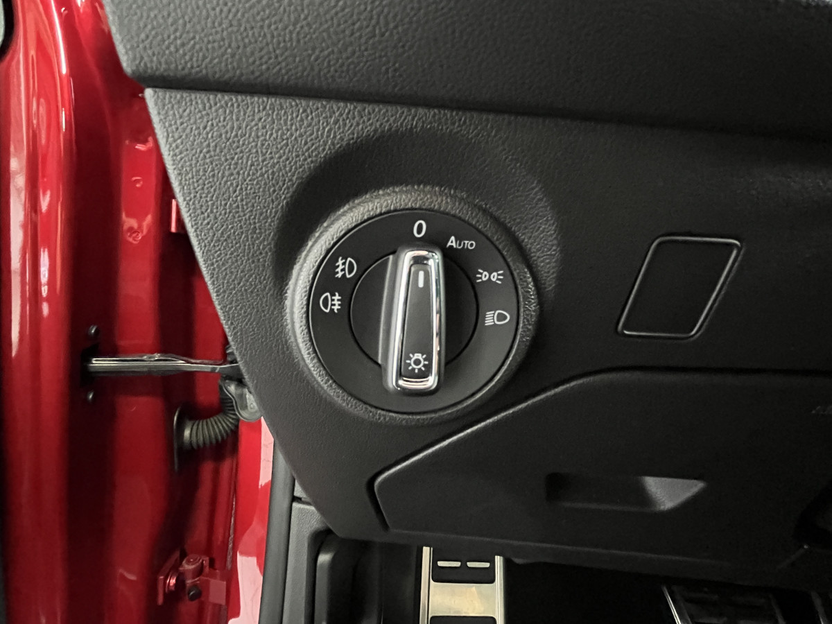 SEAT LEON CUPRA 2,0 TSI 300 DSG6 GPS ACC DCC APPLE CARPLAY KEYLESS FULL LED DIGITAL COCKPIT  ETAT NEUF