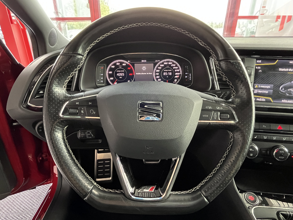 SEAT LEON CUPRA 2,0 TSI 300 DSG6 GPS ACC DCC APPLE CARPLAY KEYLESS FULL LED DIGITAL COCKPIT  ETAT NEUF