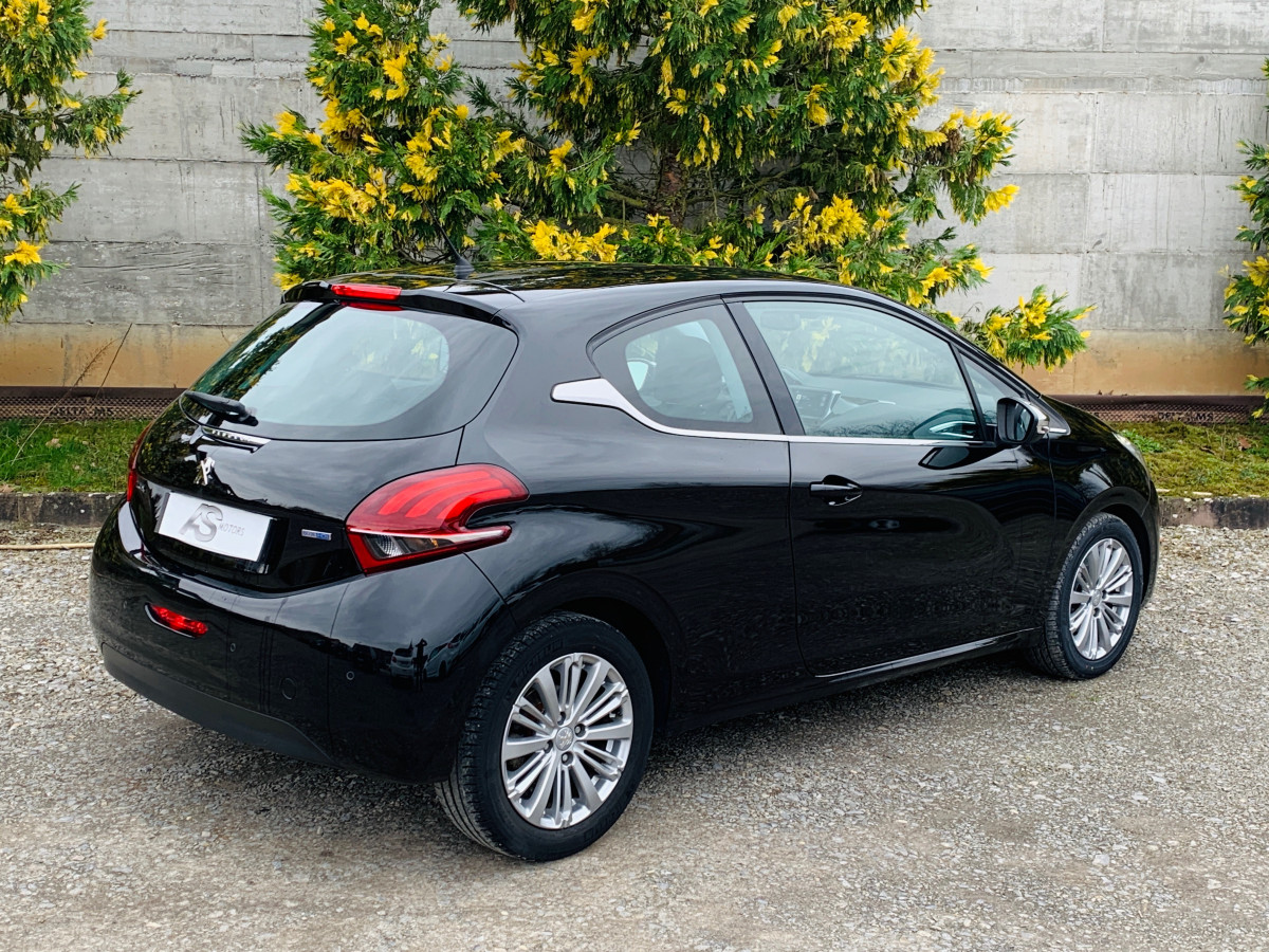 PEUGEOT 208 HDI 120 TYPE ALLURE